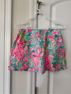 Lilly Pulitzer - Skort in “Hot On The Scene” pattern — Pink & Teal
